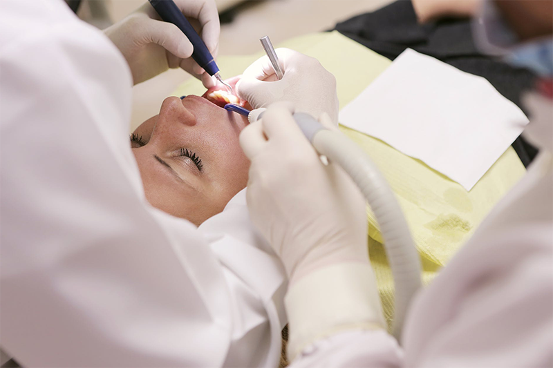 Kādus zobārstniecības pakalpojumus piedāvā Adenta klīnika?